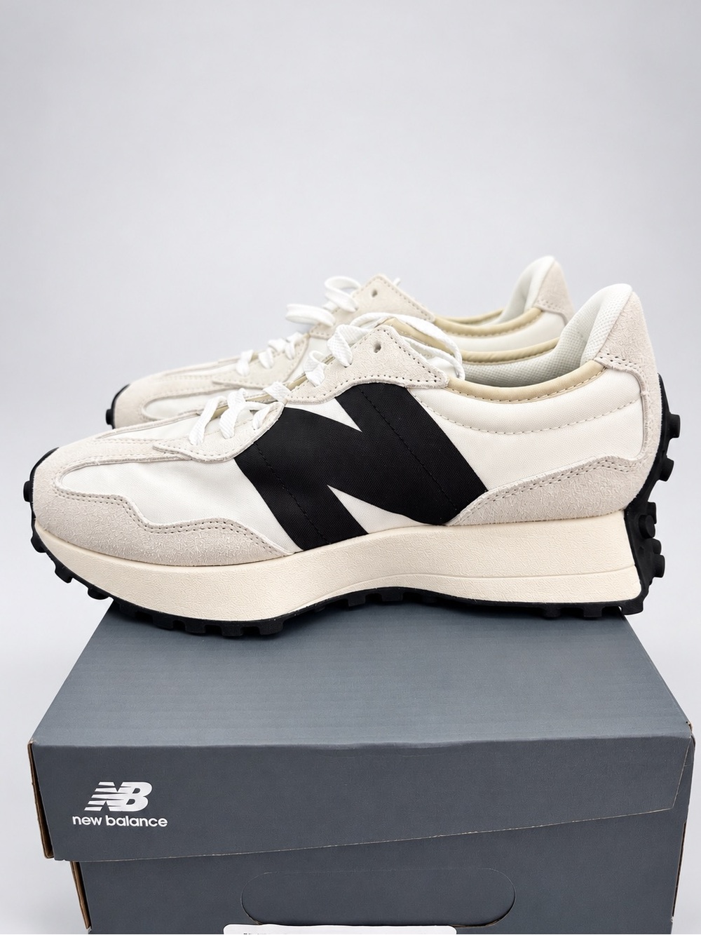 New Balance 327 Women's Sneakers Size 7.5 Sea Salt White Black NWT - Picture 3 of 11